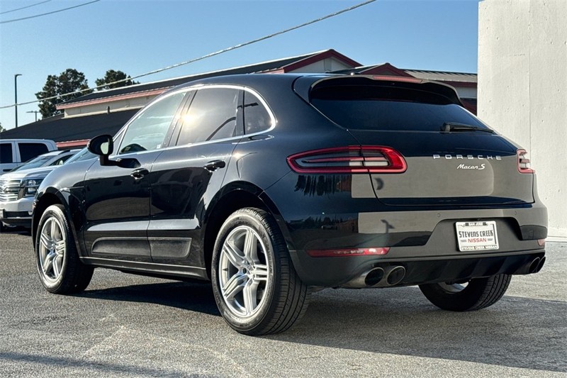 Porsche Macan Vehicle Full-screen Gallery Image 06