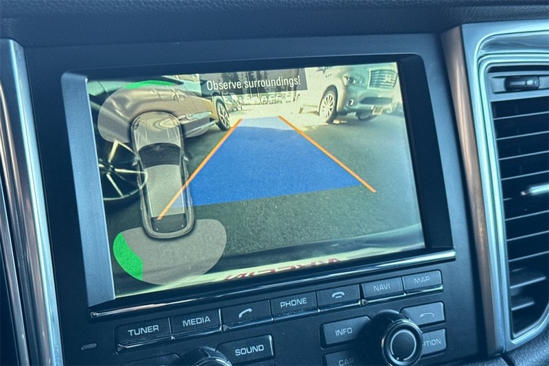 Porsche Macan Vehicle Full-screen Gallery Image 19