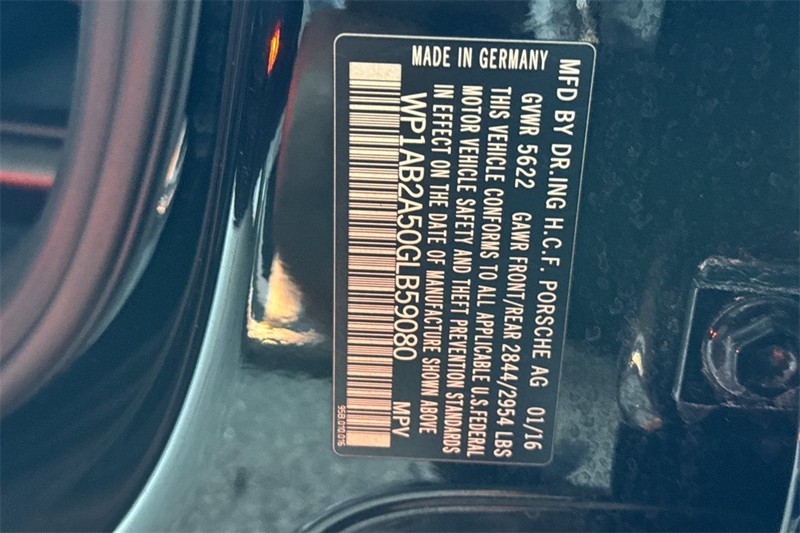 Porsche Macan Vehicle Full-screen Gallery Image 27