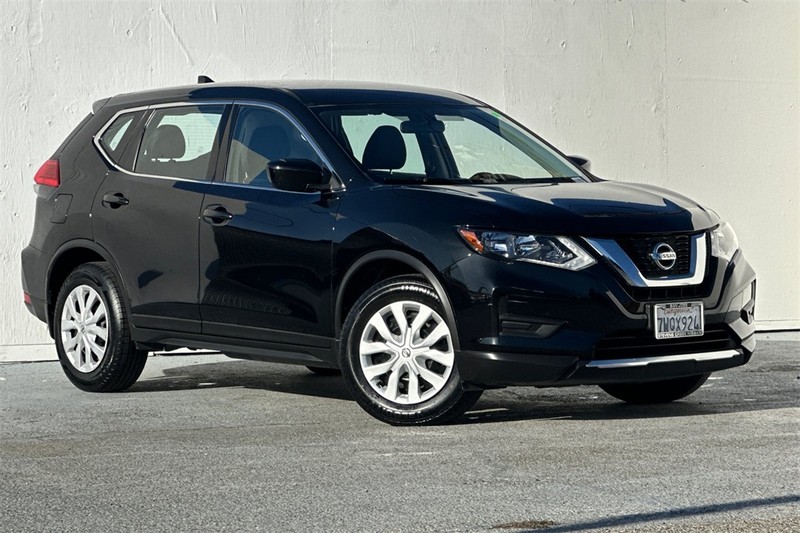 Nissan Rogue Vehicle Full-screen Gallery Image 02