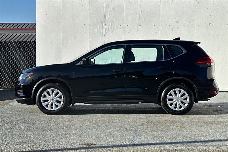 Nissan Rogue Vehicle Full-screen Gallery Image 07