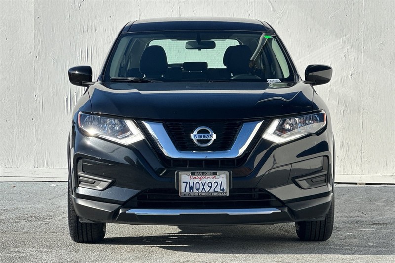 Nissan Rogue Vehicle Full-screen Gallery Image 09