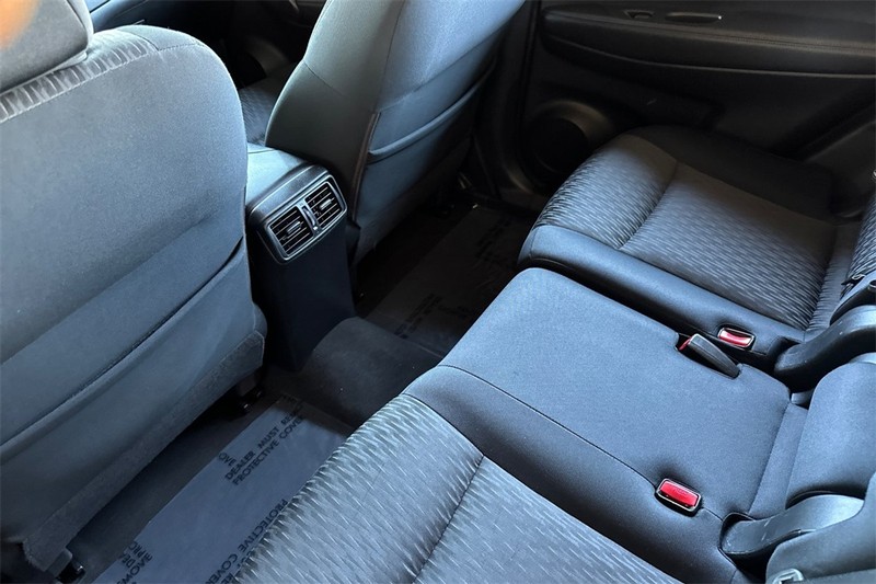 Nissan Rogue Vehicle Full-screen Gallery Image 12