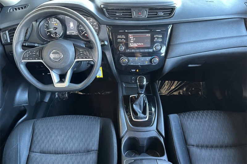 Nissan Rogue Vehicle Full-screen Gallery Image 13