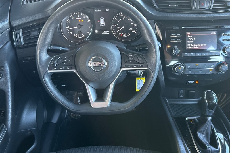 Nissan Rogue Vehicle Full-screen Gallery Image 14