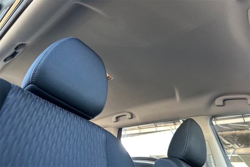 Nissan Rogue Vehicle Full-screen Gallery Image 17