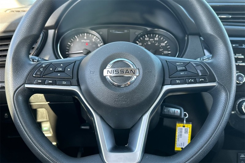 Nissan Rogue Vehicle Full-screen Gallery Image 22