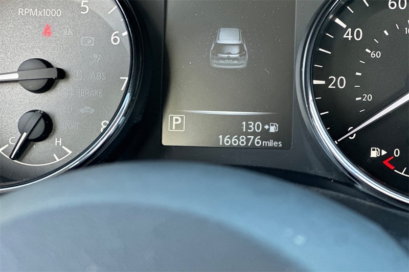 Nissan Rogue Vehicle Full-screen Gallery Image 24