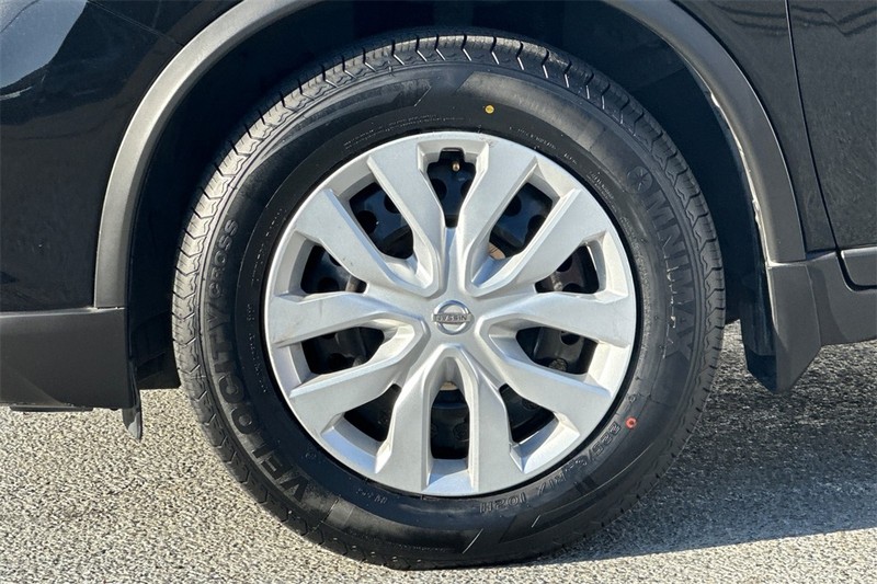 Nissan Rogue Vehicle Full-screen Gallery Image 25