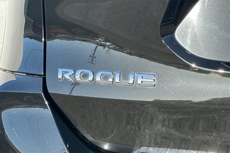 Nissan Rogue Vehicle Full-screen Gallery Image 26