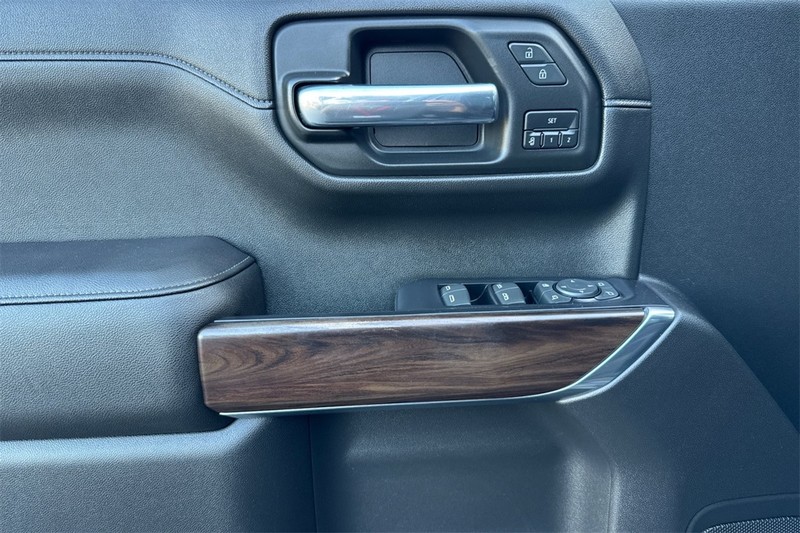 GMC Sierra 1500 Vehicle Full-screen Gallery Image 11