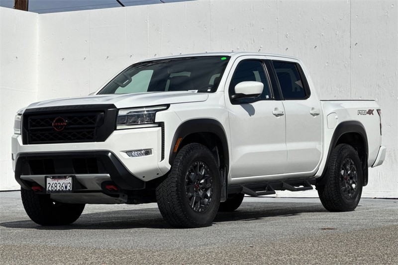 Nissan Frontier Vehicle Full-screen Gallery Image 08