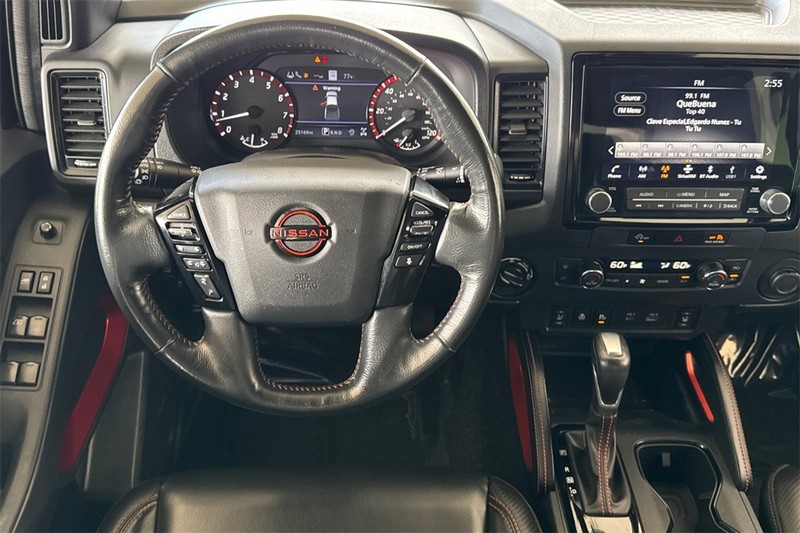 Nissan Frontier Vehicle Full-screen Gallery Image 14