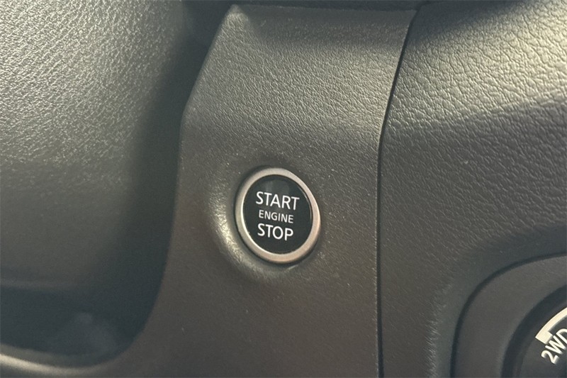 Nissan Frontier Vehicle Full-screen Gallery Image 22