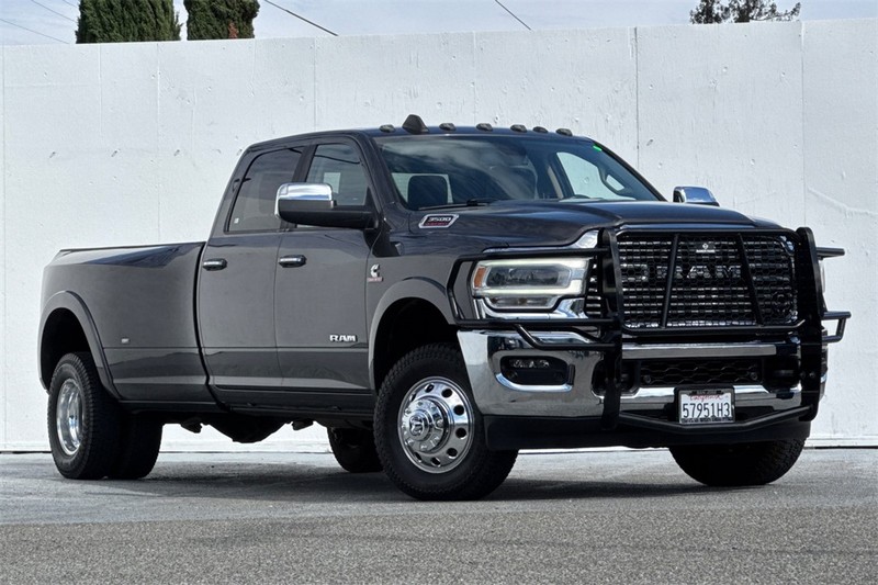 Ram 3500 Vehicle Full-screen Gallery Image 02