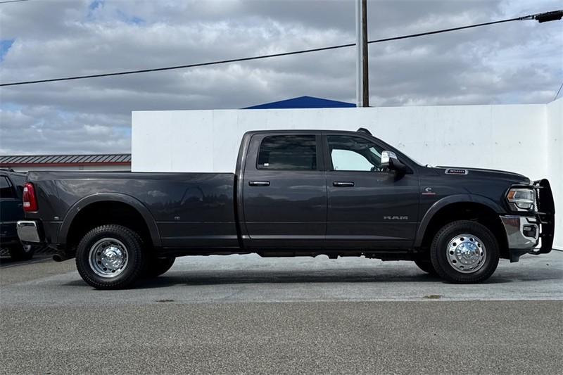 Ram 3500 Vehicle Full-screen Gallery Image 03