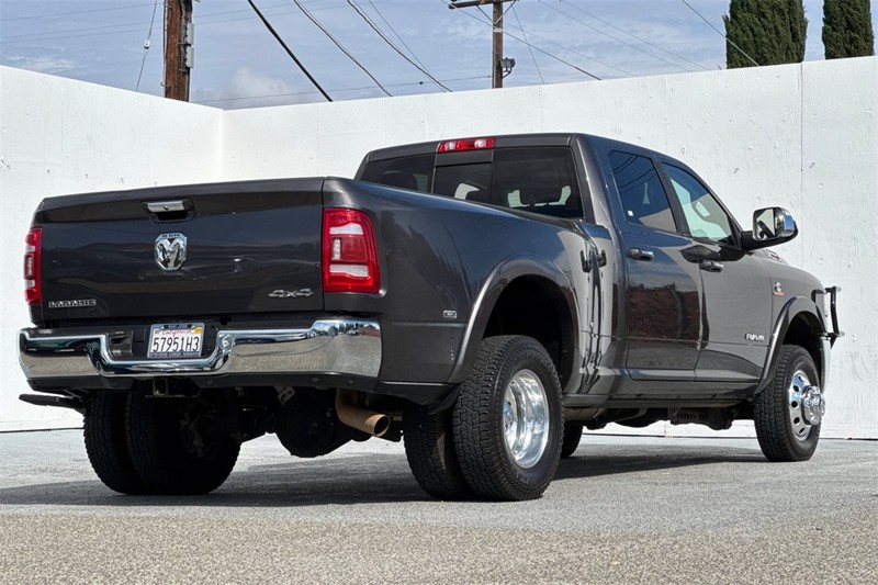Ram 3500 Vehicle Full-screen Gallery Image 04