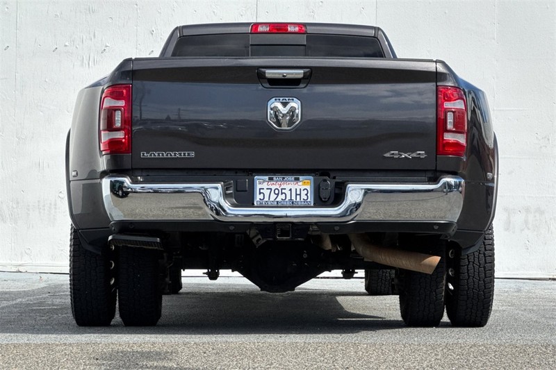 Ram 3500 Vehicle Full-screen Gallery Image 05