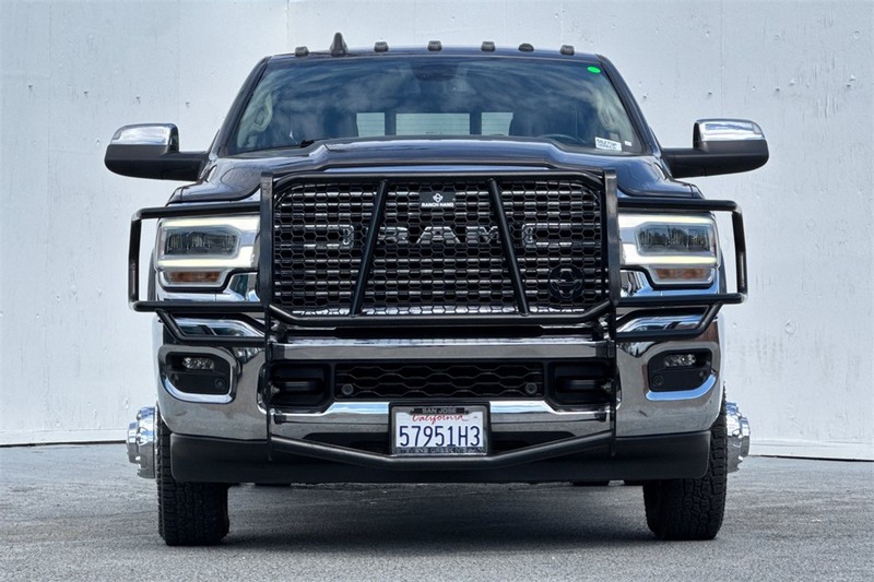 Ram 3500 Vehicle Full-screen Gallery Image 09