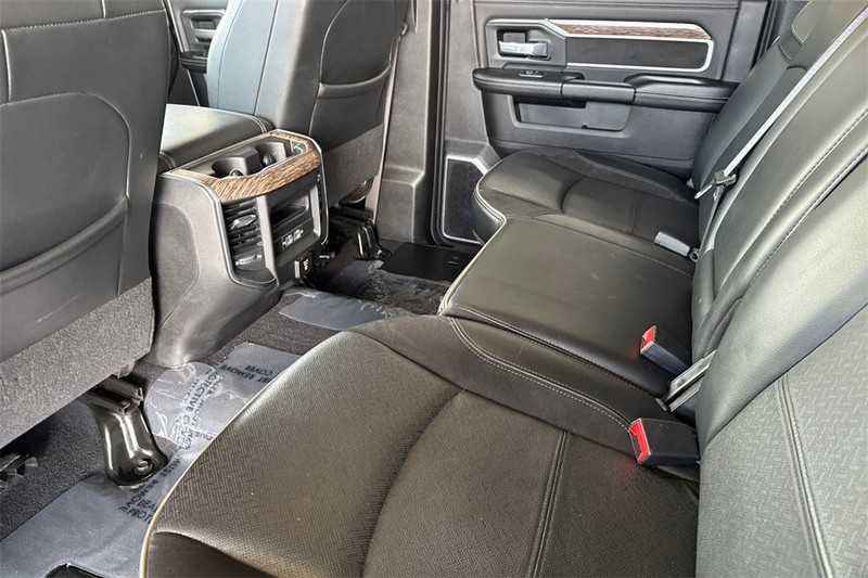 Ram 3500 Vehicle Full-screen Gallery Image 12