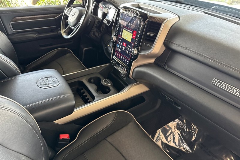 Ram 3500 Vehicle Full-screen Gallery Image 15