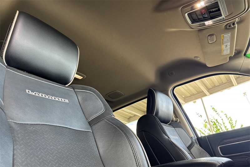 Ram 3500 Vehicle Full-screen Gallery Image 16