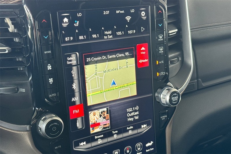 Ram 3500 Vehicle Full-screen Gallery Image 17