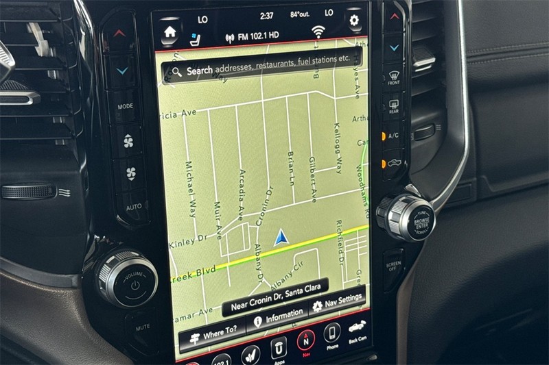 Ram 3500 Vehicle Full-screen Gallery Image 18