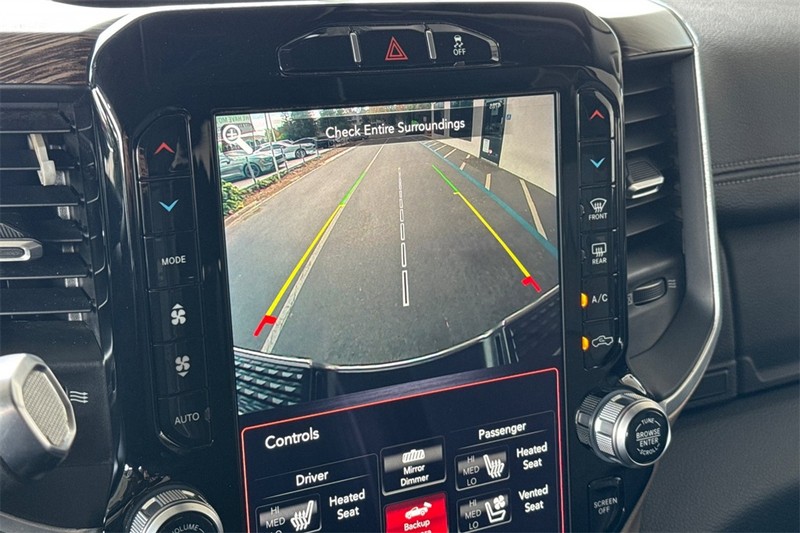 Ram 3500 Vehicle Full-screen Gallery Image 19