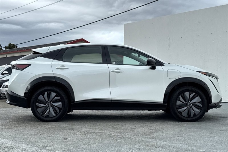 Nissan ARIYA Vehicle Full-screen Gallery Image 03