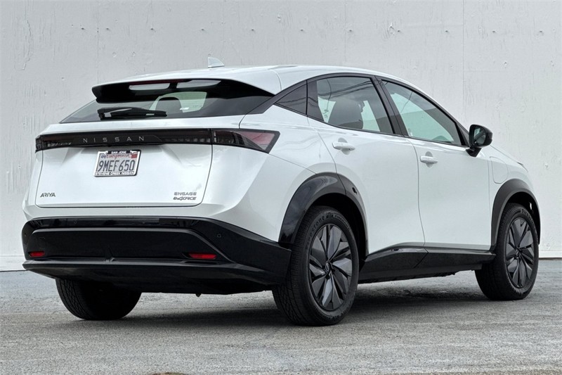 Nissan ARIYA Vehicle Full-screen Gallery Image 04