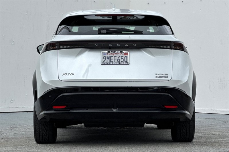 Nissan ARIYA Vehicle Full-screen Gallery Image 05