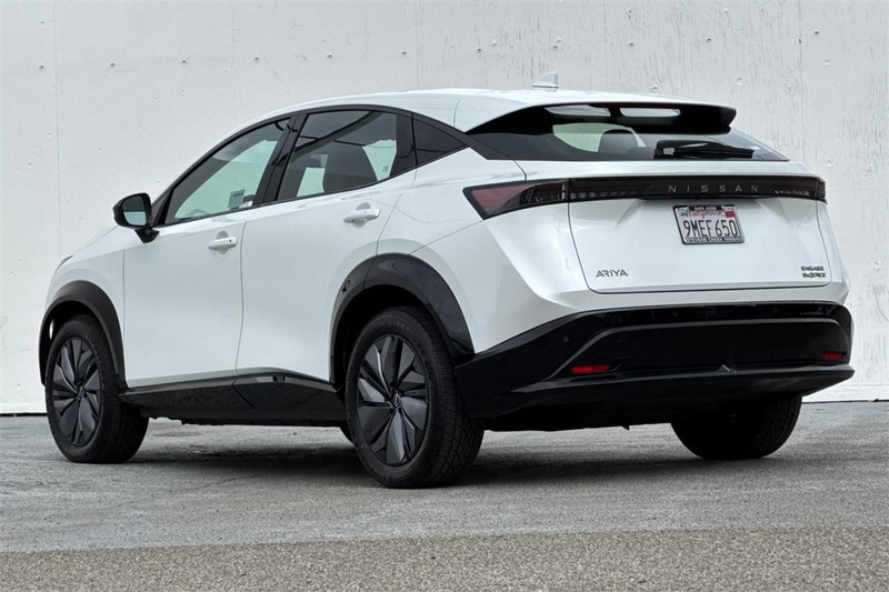 Nissan ARIYA Vehicle Full-screen Gallery Image 06