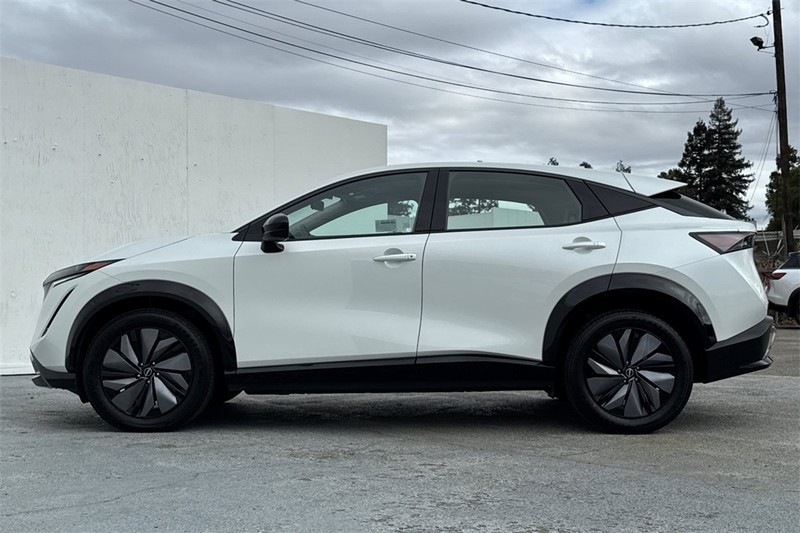 Nissan ARIYA Vehicle Full-screen Gallery Image 07