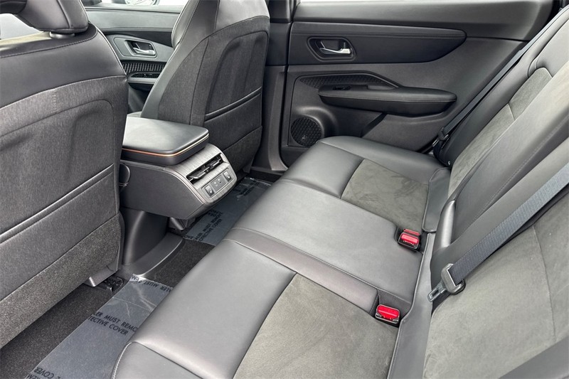 Nissan ARIYA Vehicle Full-screen Gallery Image 12