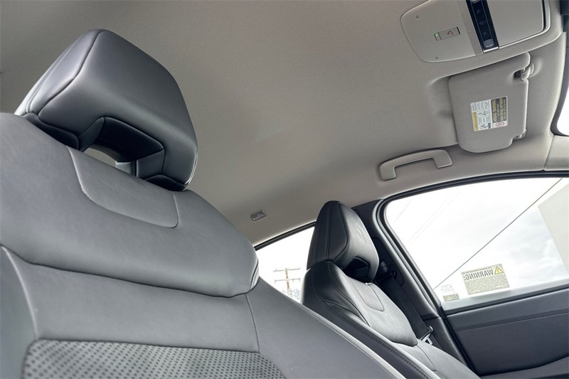 Nissan ARIYA Vehicle Full-screen Gallery Image 16