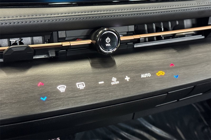 Nissan ARIYA Vehicle Full-screen Gallery Image 20