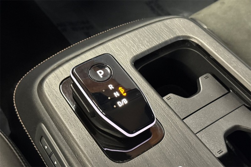 Nissan ARIYA Vehicle Full-screen Gallery Image 21