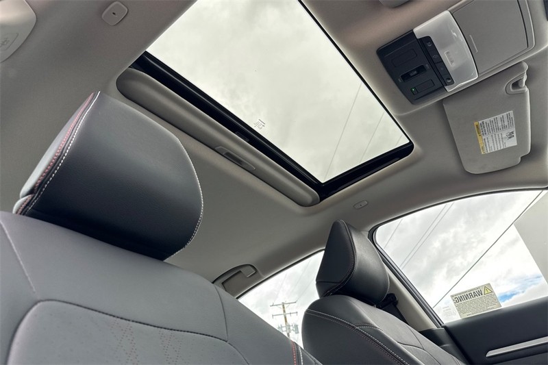 Nissan Altima Vehicle Full-screen Gallery Image 17