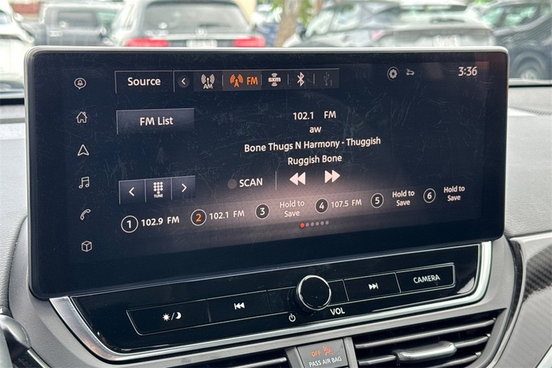 Nissan Altima Vehicle Full-screen Gallery Image 18