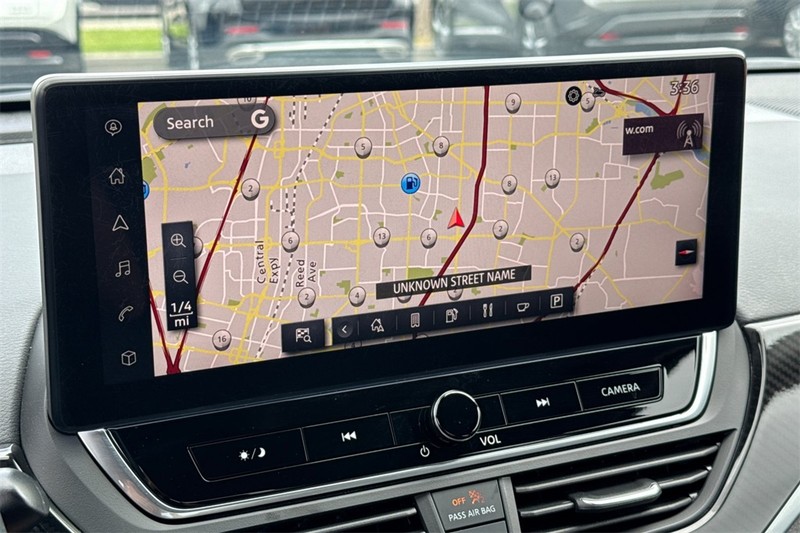 Nissan Altima Vehicle Full-screen Gallery Image 19