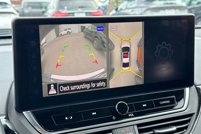 Nissan Altima Vehicle Full-screen Gallery Image 20