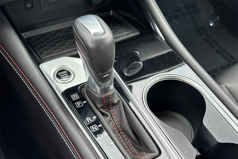 Nissan Altima Vehicle Full-screen Gallery Image 22