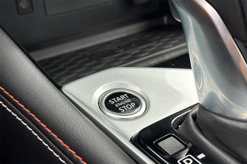 Nissan Altima Vehicle Full-screen Gallery Image 23