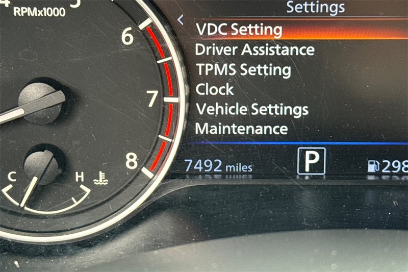 Nissan Altima Vehicle Full-screen Gallery Image 26