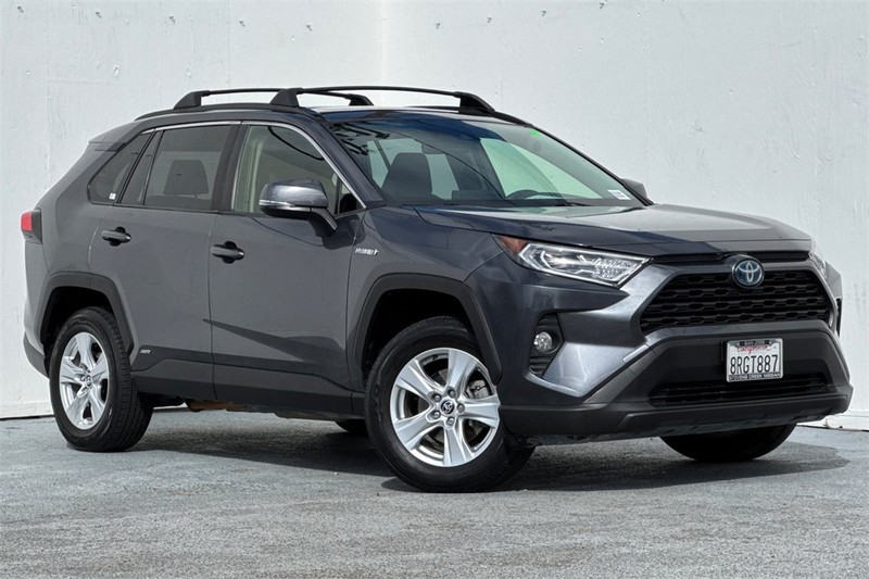 Toyota RAV4 Hybrid Vehicle Full-screen Gallery Image 02