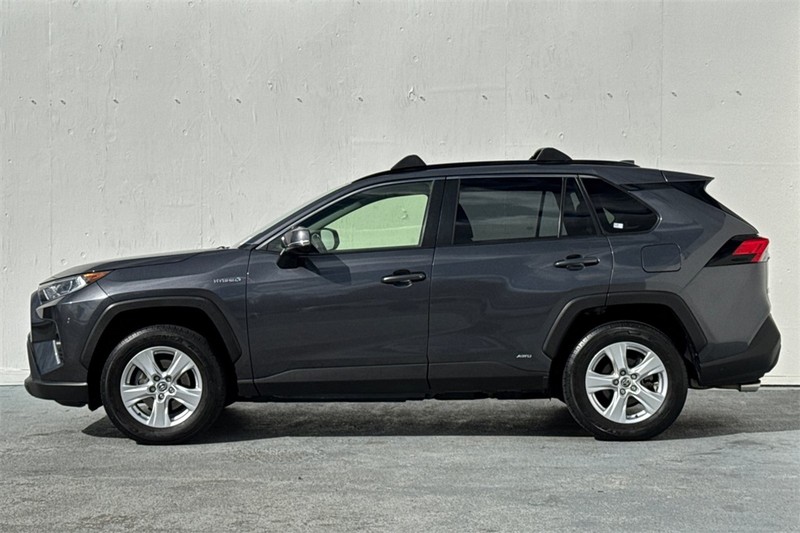 Toyota RAV4 Hybrid Vehicle Full-screen Gallery Image 07