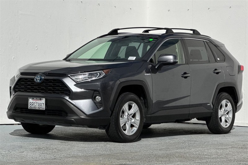 Toyota RAV4 Hybrid Vehicle Full-screen Gallery Image 08