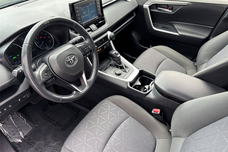 Toyota RAV4 Hybrid Vehicle Full-screen Gallery Image 10