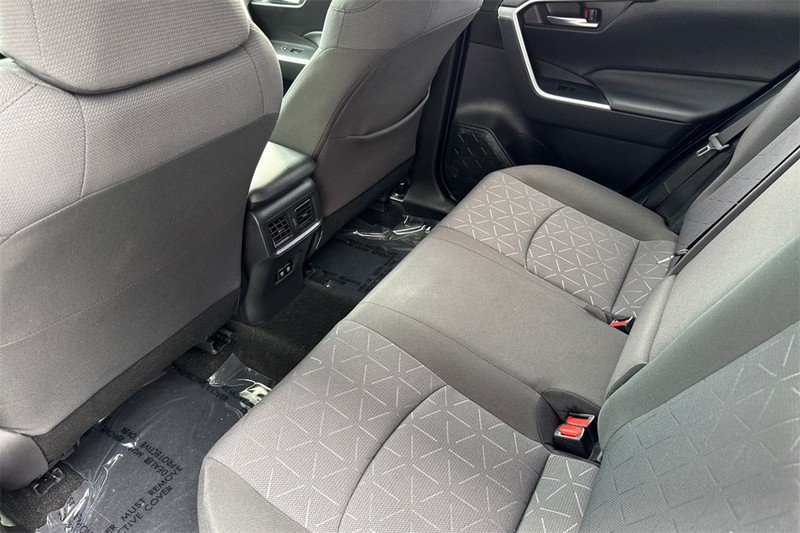 Toyota RAV4 Hybrid Vehicle Full-screen Gallery Image 12